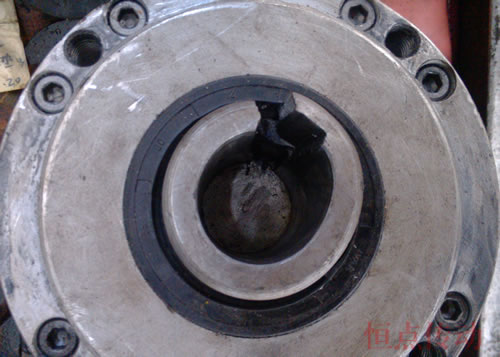 損壞的行星輸出孔