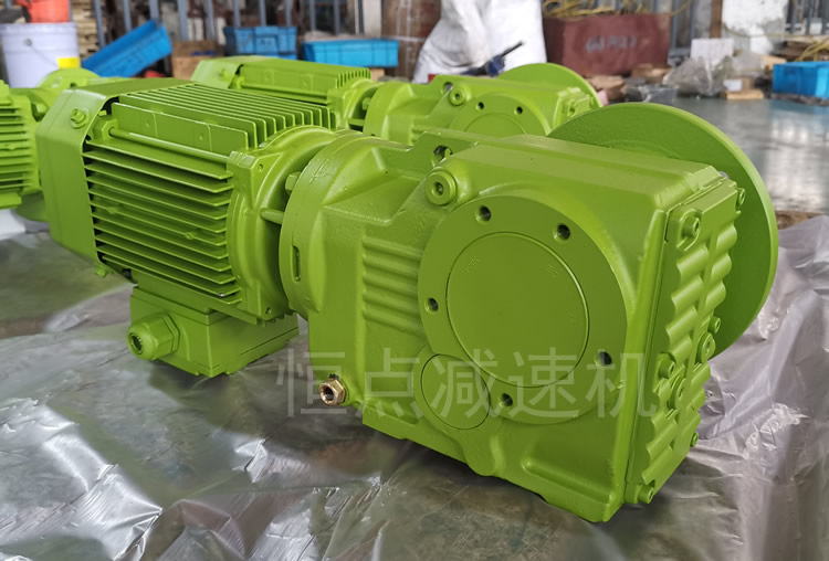 KF37系列減速機 輸入配電機 輸出單軸+法蘭 綠色油漆 實物圖
