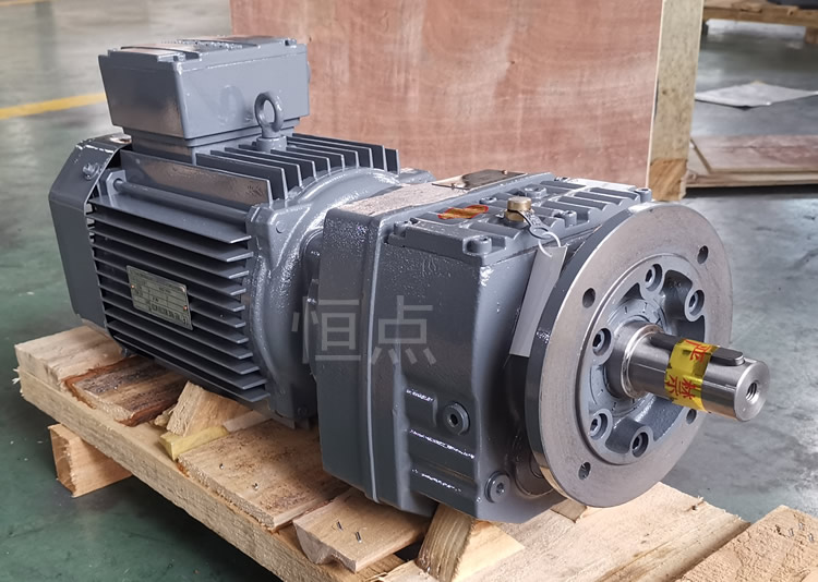 RF47系列減速機配直聯電機，立式安裝 輸出法蘭+軸 實物圖