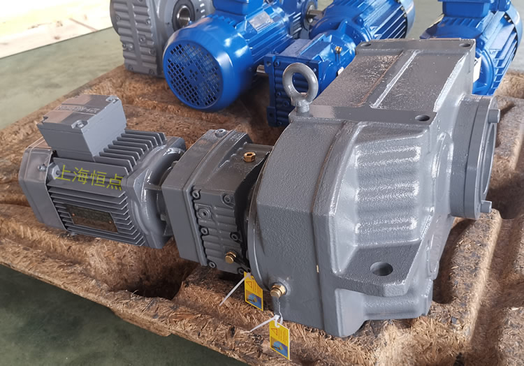  FAZ77R37雙級減速機，通孔+小法蘭輸出，實物圖如下