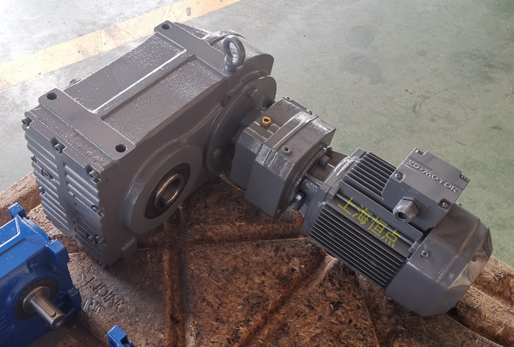  FAZ77R37雙級減速機，通孔+小法蘭輸出，實物圖